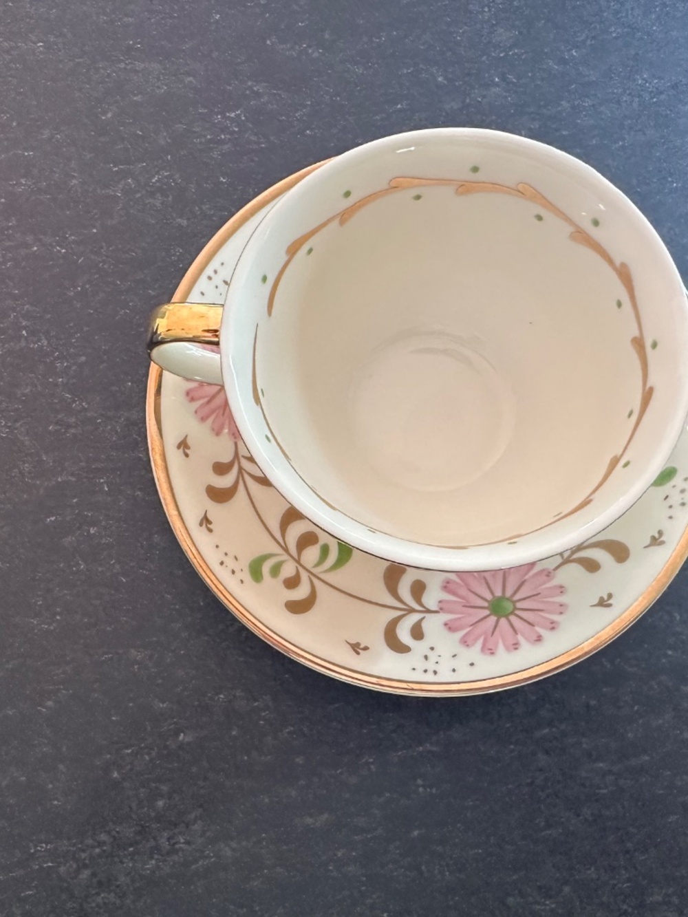 Anthropologie - NEW IN Box - Tea Cups - Set of four- Pink flowers with gold trim - Picture 3 of 7